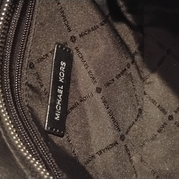 MICHEAL KORS FLOWER CROSSBODY - Picture 10 of 11